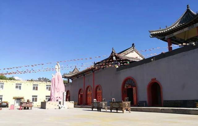 观音寺寺院幽静,香火缭绕森林野餐在森林氧吧中快乐用餐集翠峰盘锦