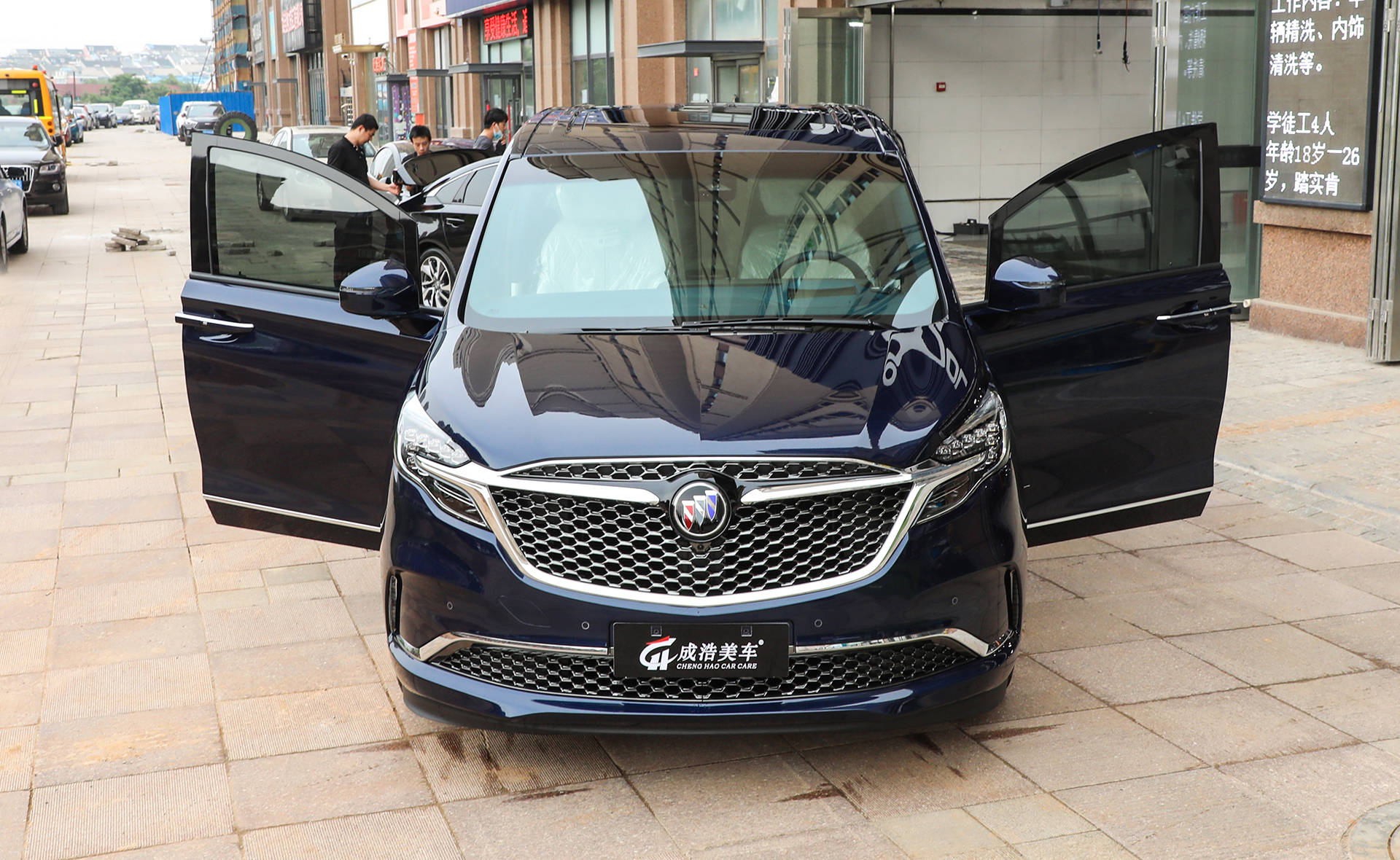 别克gl8 avenir艾维亚装贴隔热膜,让待人接客更舒适