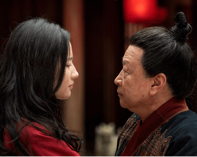 事业心太强!父亲节刘亦菲不晒亲爸,却晒出角色里的父亲