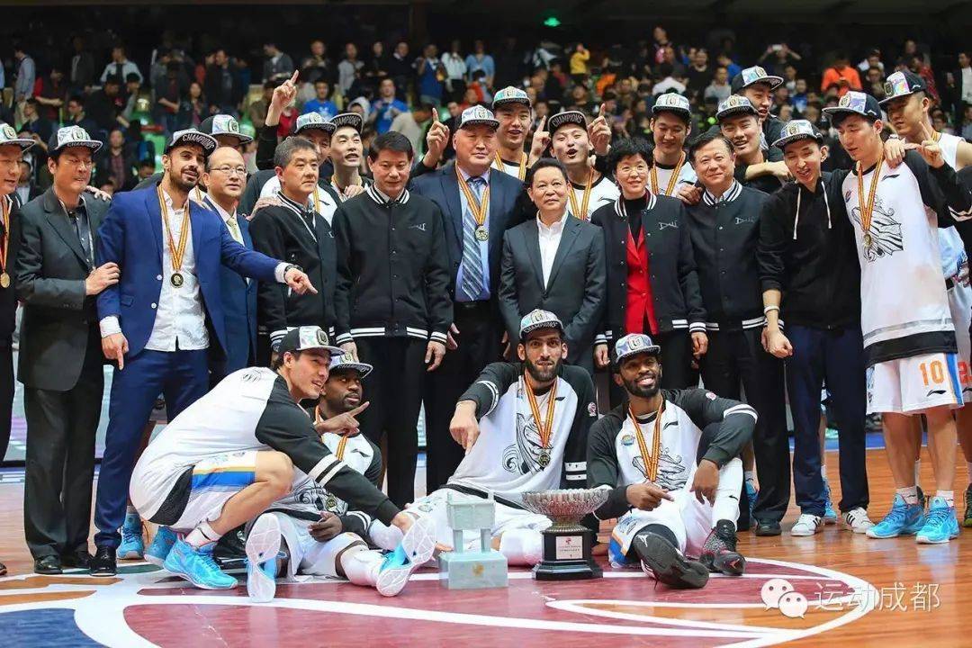 四川金强篮球队夺得了cba(中国男子职业联赛)2015—2016赛季总冠军