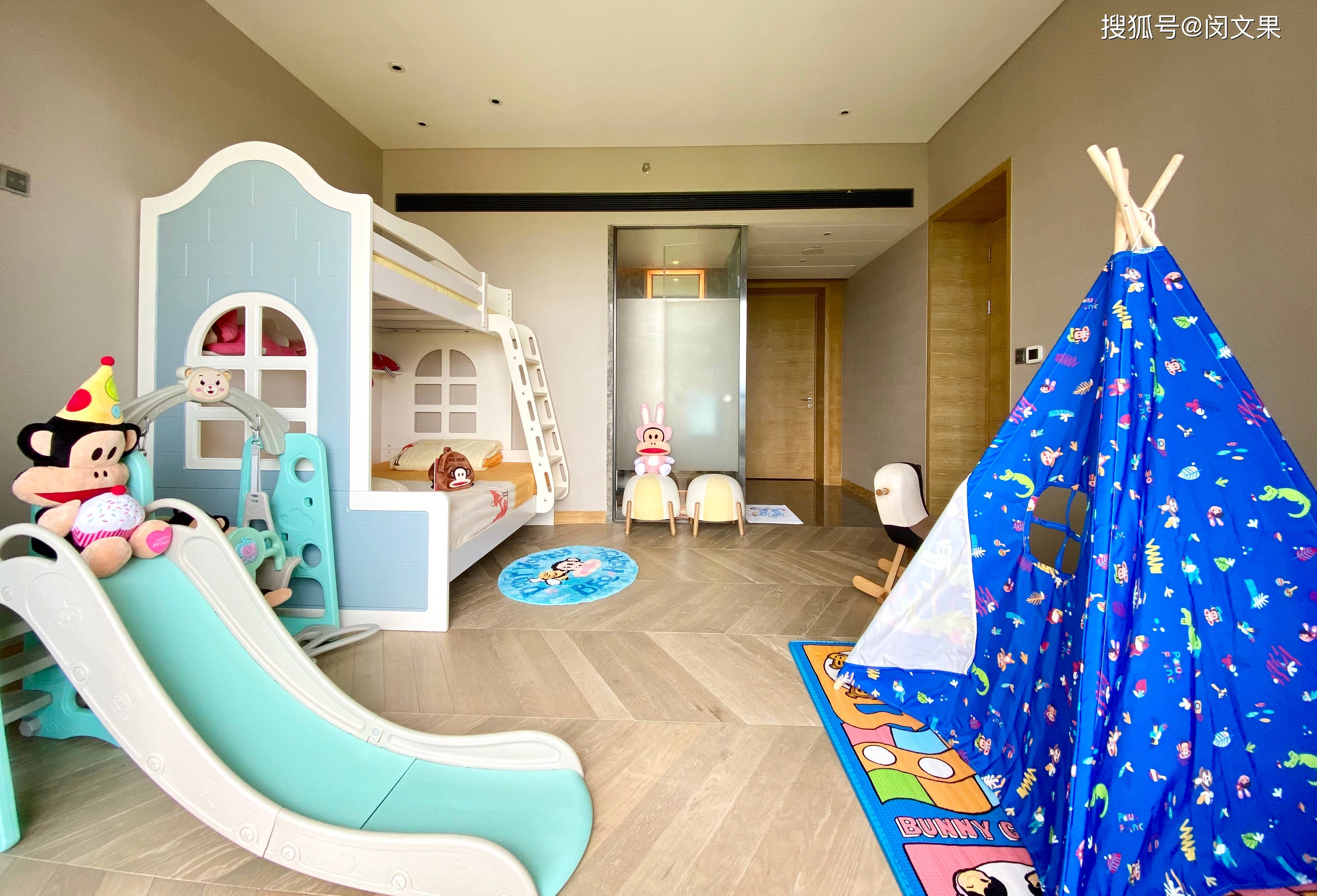 除了家庭园景,家庭双卧房型外,酒店还特别推出大嘴猴儿童主题亲子房