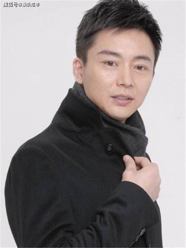 他是内地"反派之王",因得罪宋佳息影10年,后给胡歌当配角爆红_刘奕君