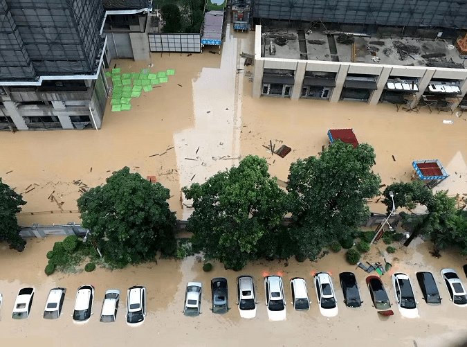 救援力量│广州特大暴雨积水倒灌,配电维保人员一线抢修