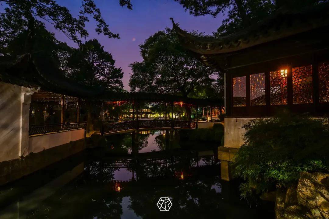 组图丨初夏夜相伴,点亮拙政园
