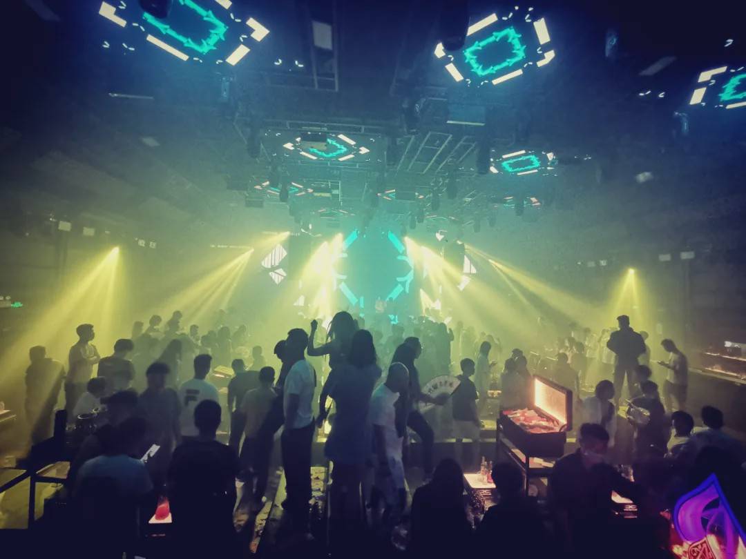 走进hpro酒吧夜的触电派对震撼开启