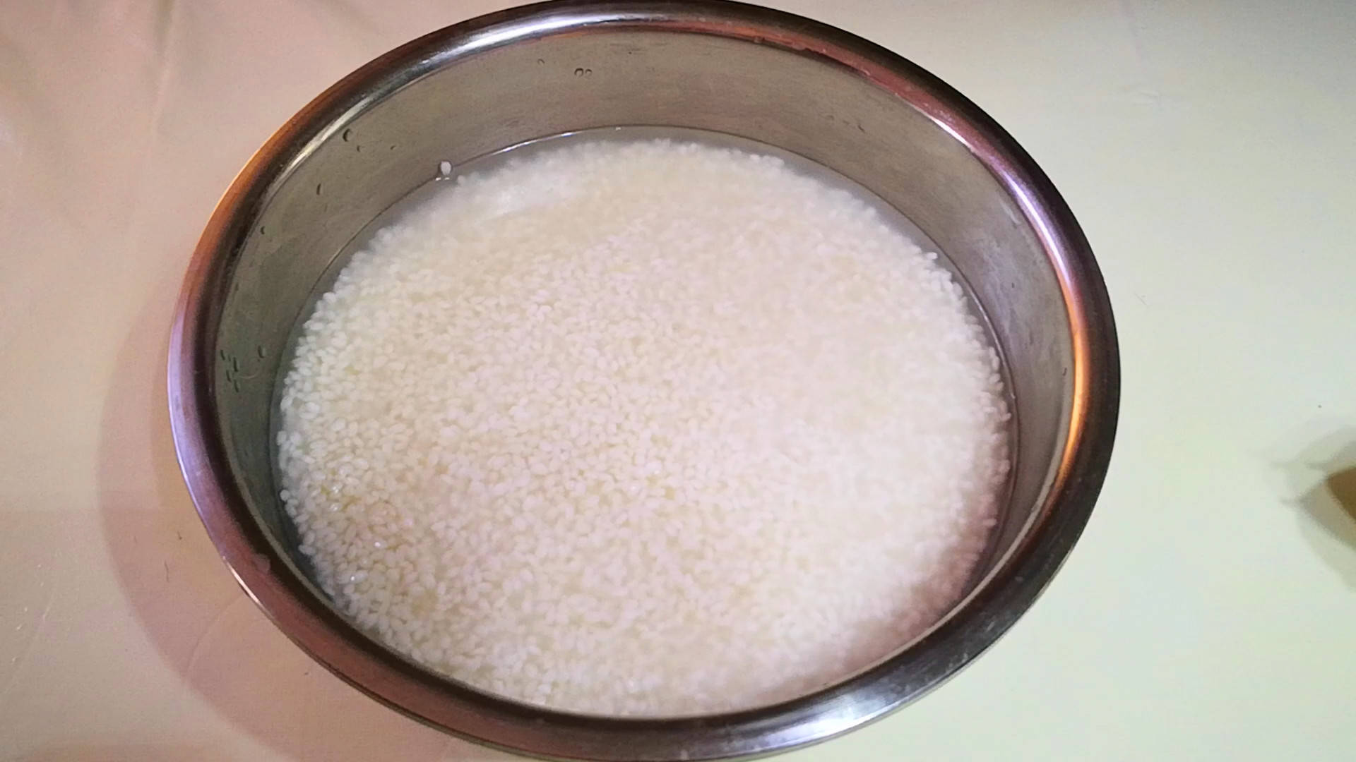 原创包粽子时,糯米到底要泡多久?很多人做错,难怪粽子夹生还漏米