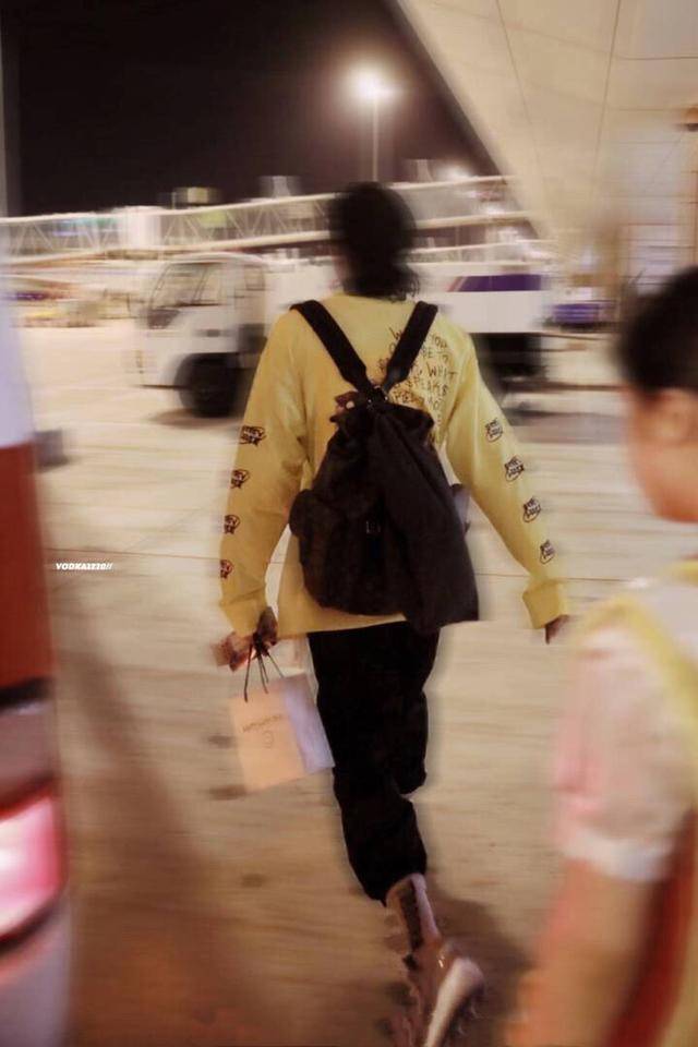 谁更帅?胡一天王鹤棣撞衫,网友:终于知道胡一天为什么糊了