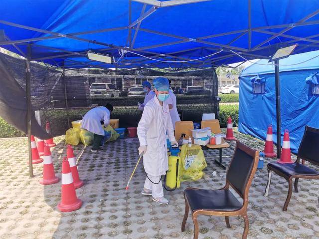 解答政策疑问,负责后勤保障 由于参加检测人员较多 容易发生聚集 现场