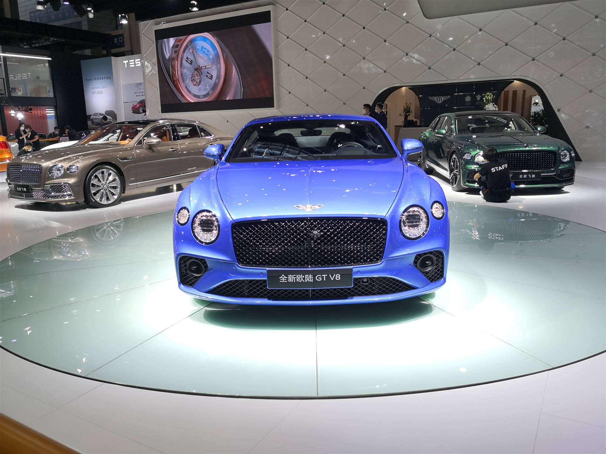 除了保时捷带来了taycan 4s和911 targa外,宾利也带来了欧陆gt的新增