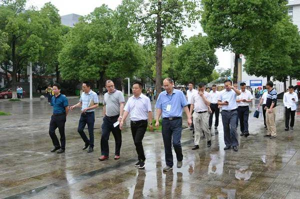 常德外国语学校党委书记,校长朱方武一行赴汉寿一中参观交流