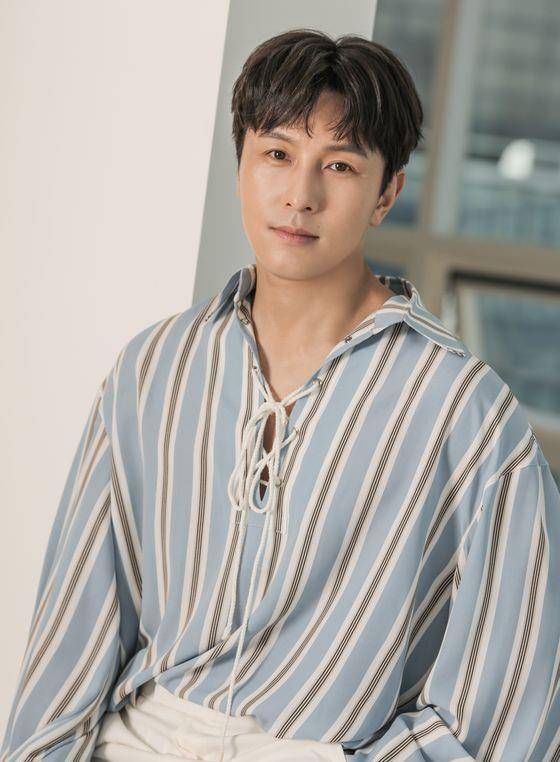 原创南韩shinhwa金烔完:至今仍受到私生饭的困扰