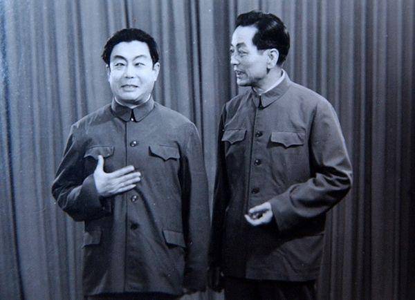 一对搭档红三十年,一段相声火半个世纪,最强逗哏高英培_赵佩茹