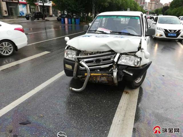 刚刚!瑞金一教练车在城区追尾