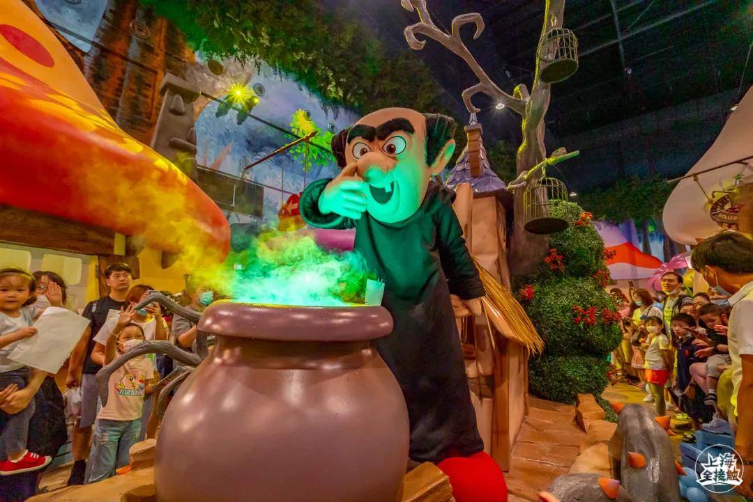 编辑 可爱的蓝精灵们,即使每天和格格巫斗智斗勇,但依然乐观,积极向上