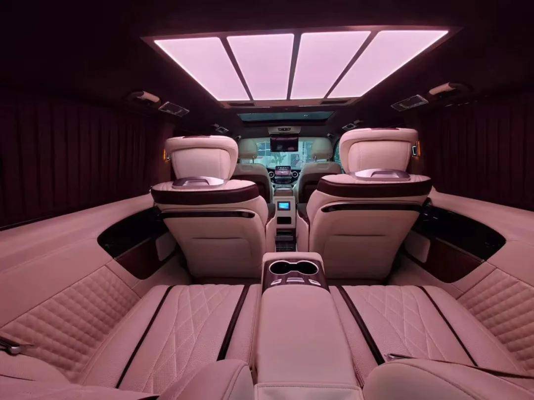 太空舱奔驰迈巴赫vs780商务车,气场不输埃尔法