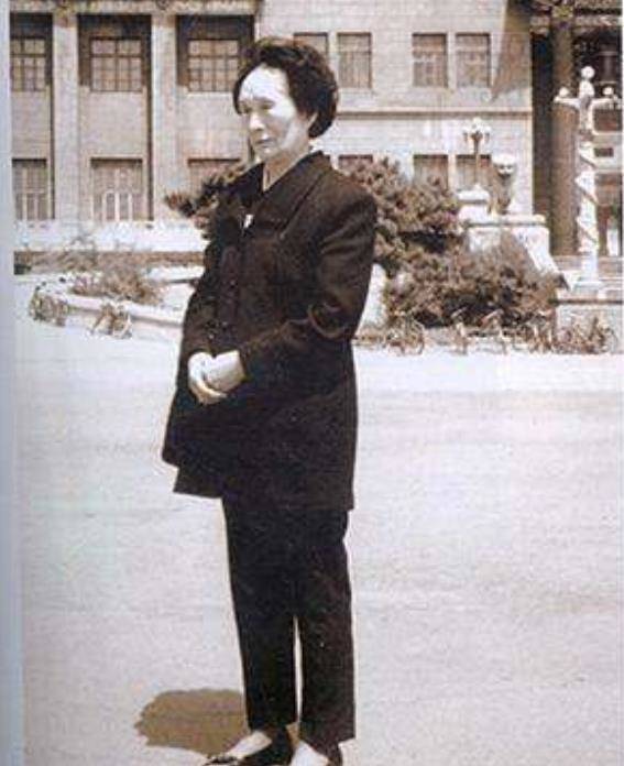 溥仪为什么害怕最后一任老婆,他曾说出过其中的痛苦_李淑贤