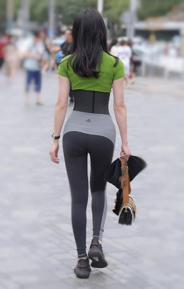 邻家姐姐真够拼为了瘦成水蛇腰用皮带拴着肚子控制饮食