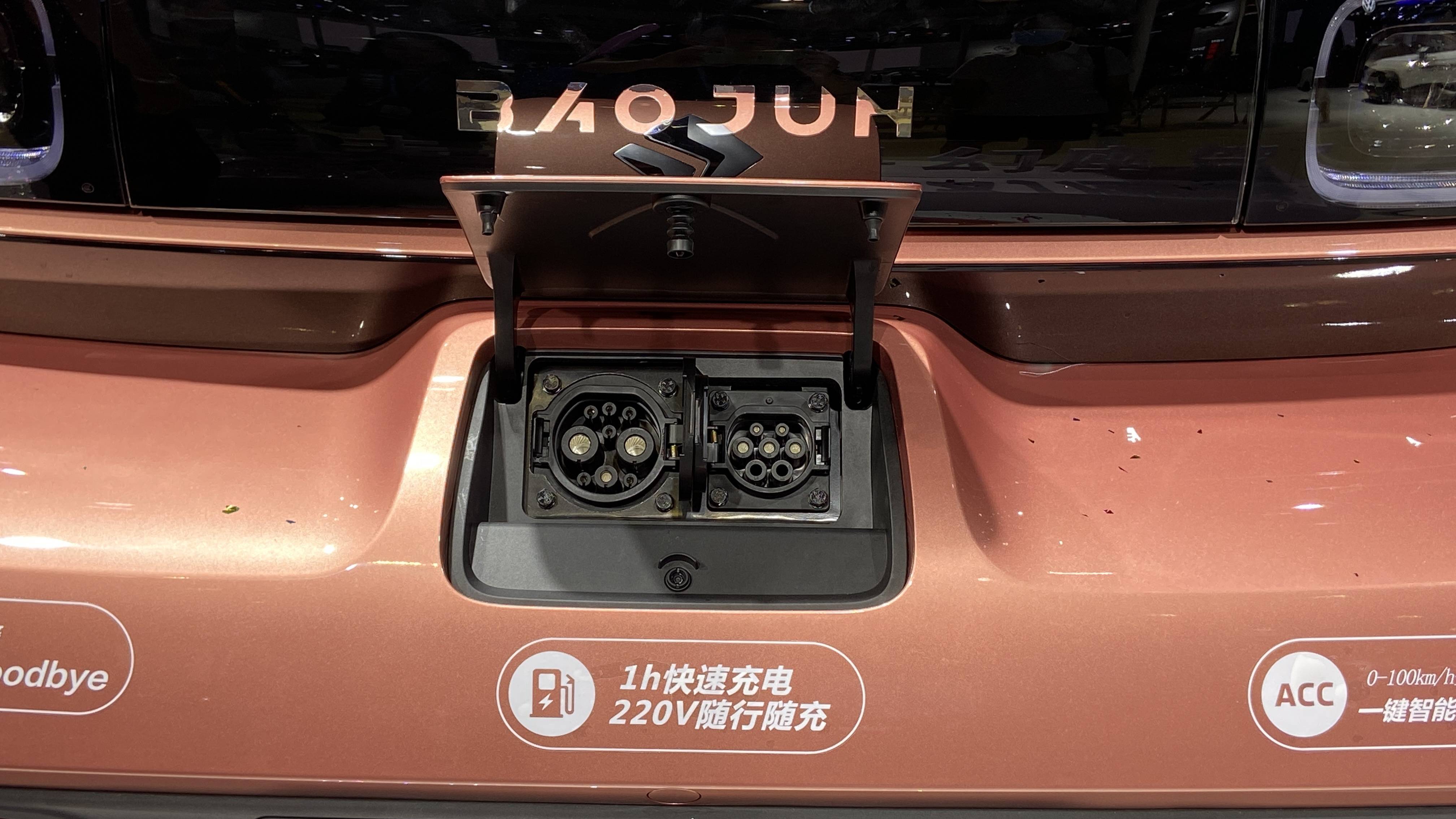 另外,相较于e100(参数|图片)和e200(参数|图片),新宝骏为e300(参数