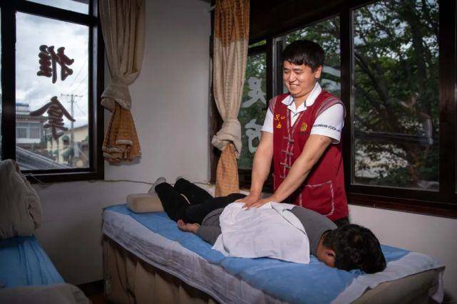 原创浴火重生!丽江小伙大学毕业突然失明,最后却选择创业成了老板