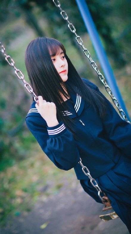 鞠婧祎穿制服特漂亮,原因是什么呢?看到以前的照片就明白了