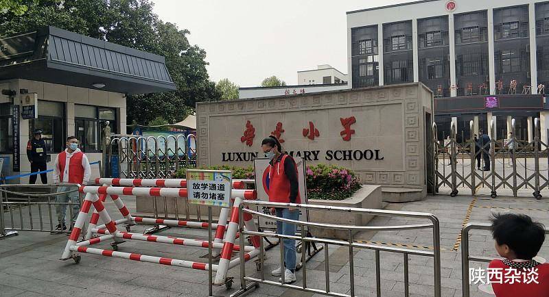 年检结果,其中西安传媒专修学院,西安和平中学和西安宏桥中学为不合格