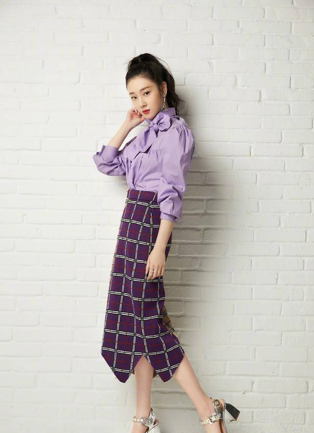 《筑梦情缘》中她是杨幂小姑子,今穿卫衣戴鸭舌帽,俏皮感爆棚_葛施敏