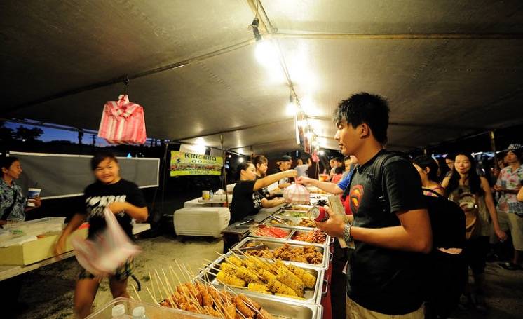 东门步行街,向西村美食街