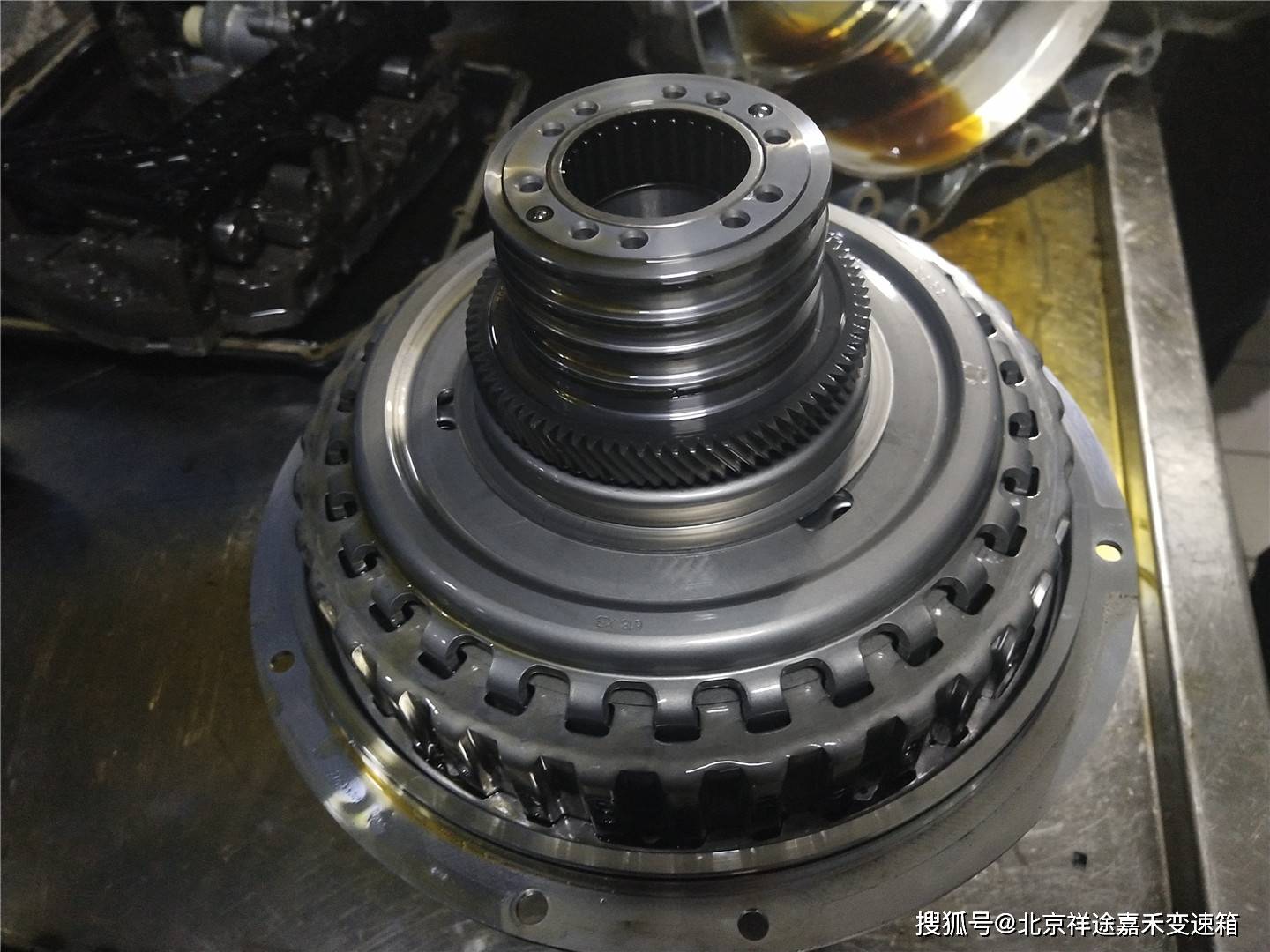 拆卸变速箱内部零件