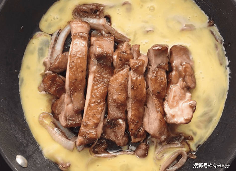原来日式滑蛋鸡扒饭这样做才好吃!火候,手法及调味料制作分享