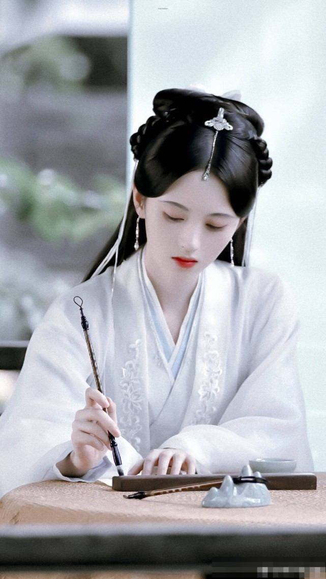 鞠婧祎版小龙女才是绝美,只需要往那里一站,就仙气飘飘惊艳众人_感觉