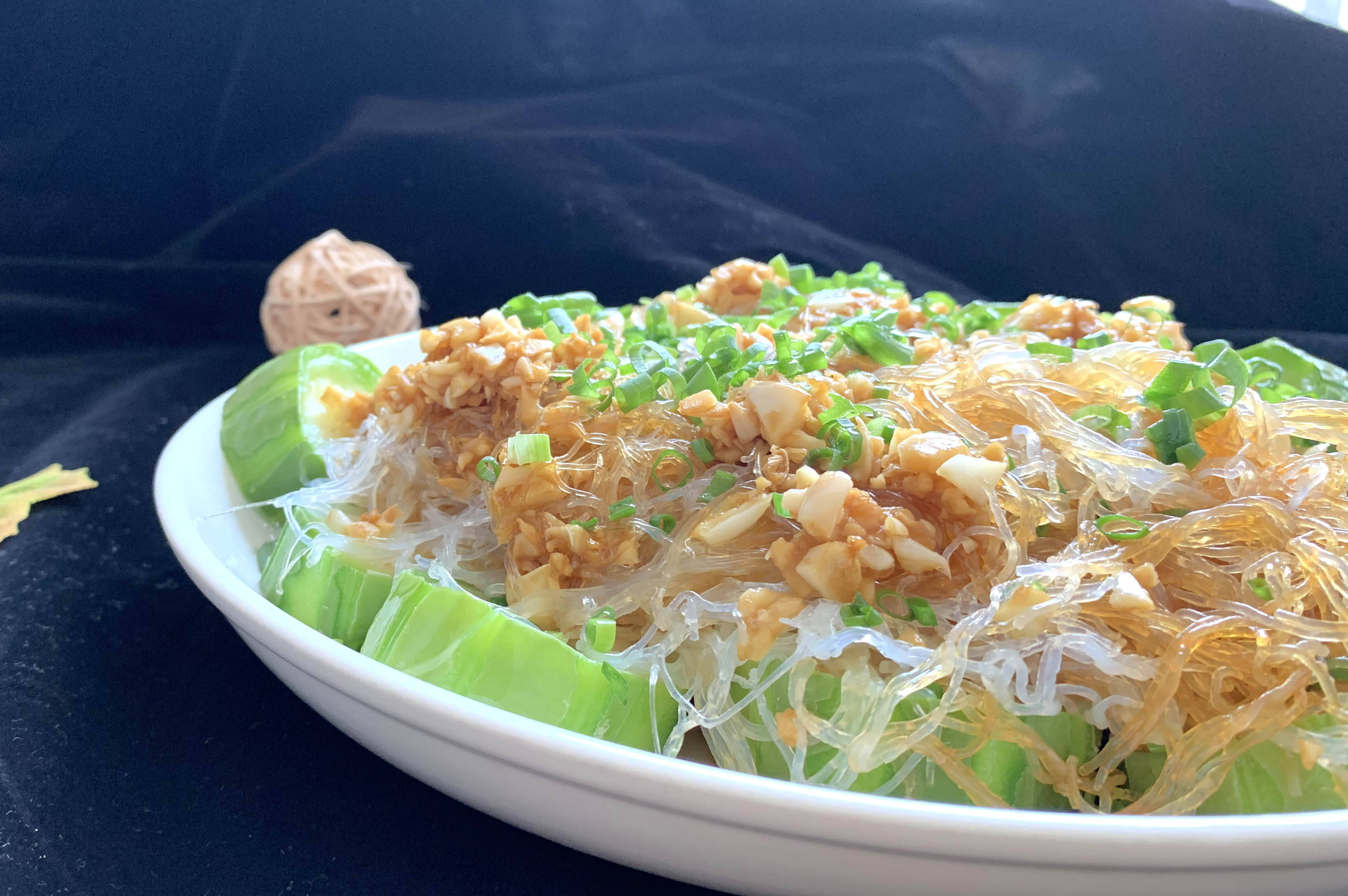 粤菜粉丝蒸丝瓜,口味清淡开胃,吃这菜能下3碗饭