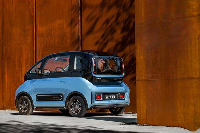 回头率100的双门电动车号称自主特斯拉最低只要648万