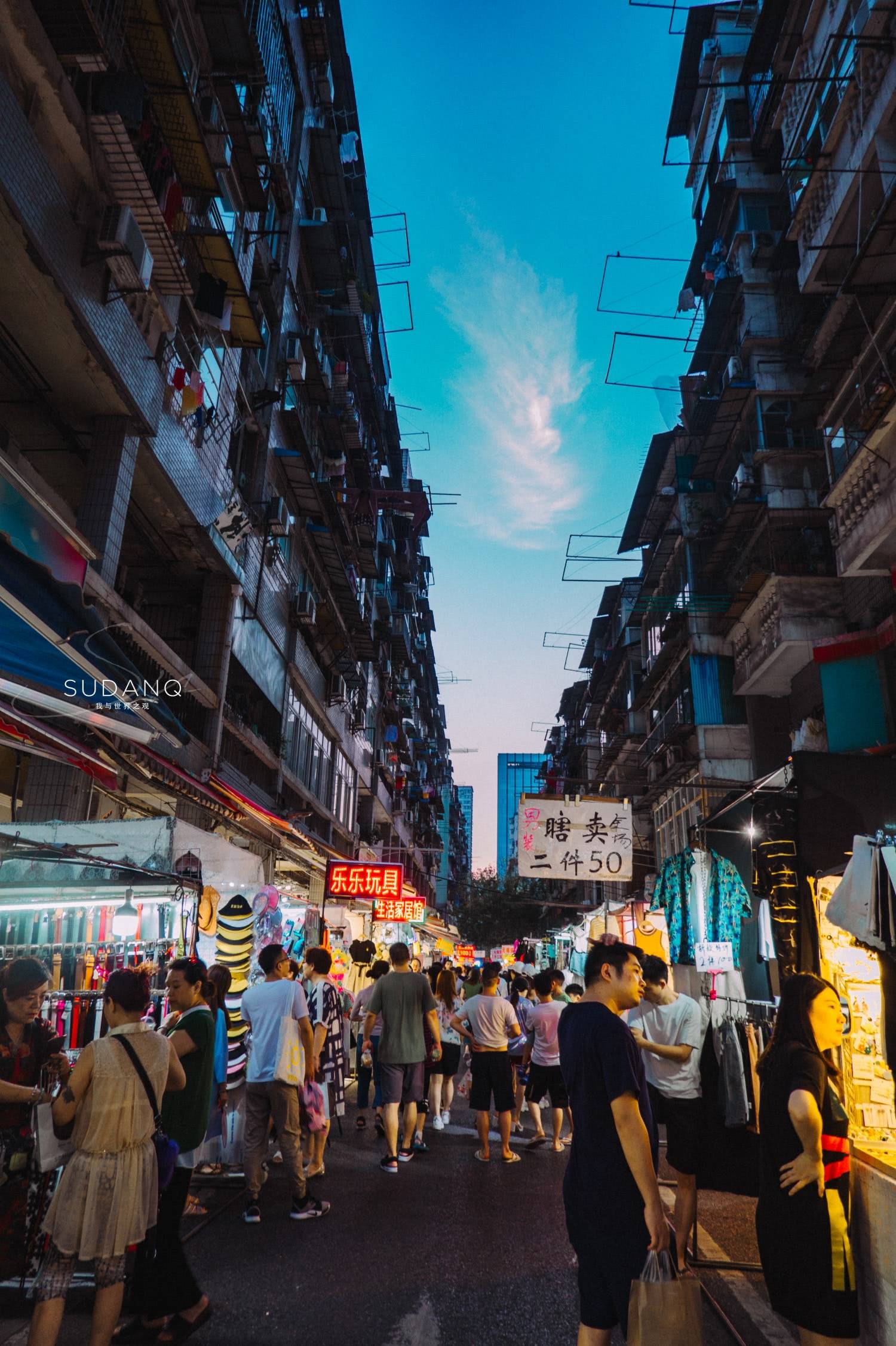 武汉夜市热烈回归,这座城市的生机与烟火气又回来啦!