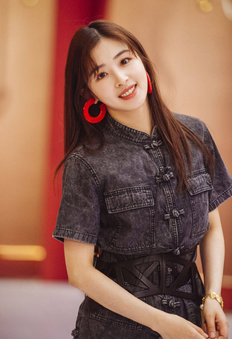 张含韵出道16年颜值依旧似当年穿改良风旗袍扎哪吒头好可爱