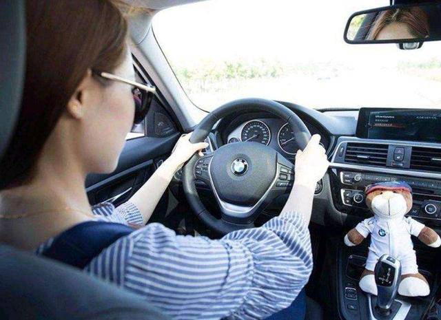 即便是那些老司机,在开车的过程中如果非常赶时间,也可能会触犯