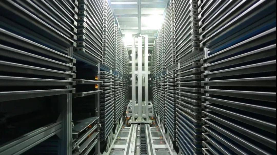 (海尔睿至自动化存储库内部实景)