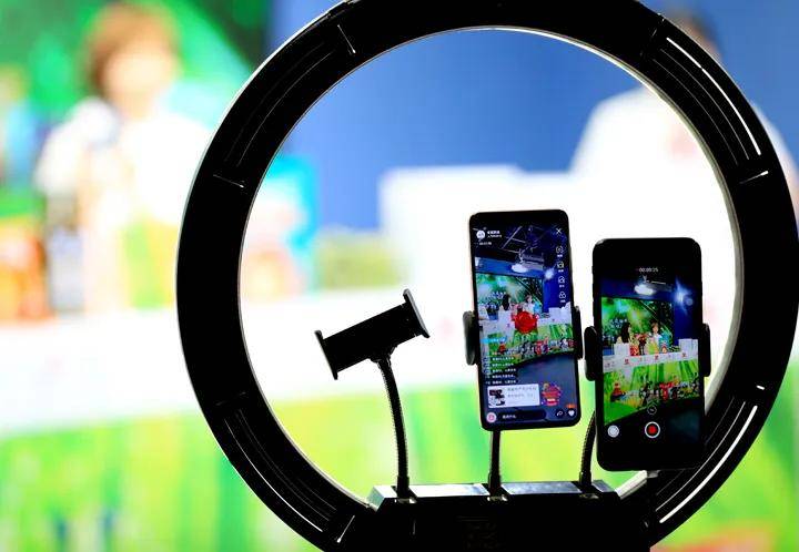 直播带货的隐秘史:牛粪经济