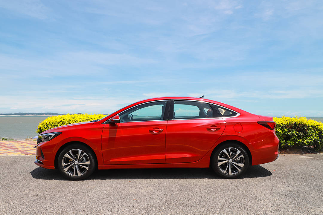 十万元自主品牌家用轿车再进化试驾长安逸动plus