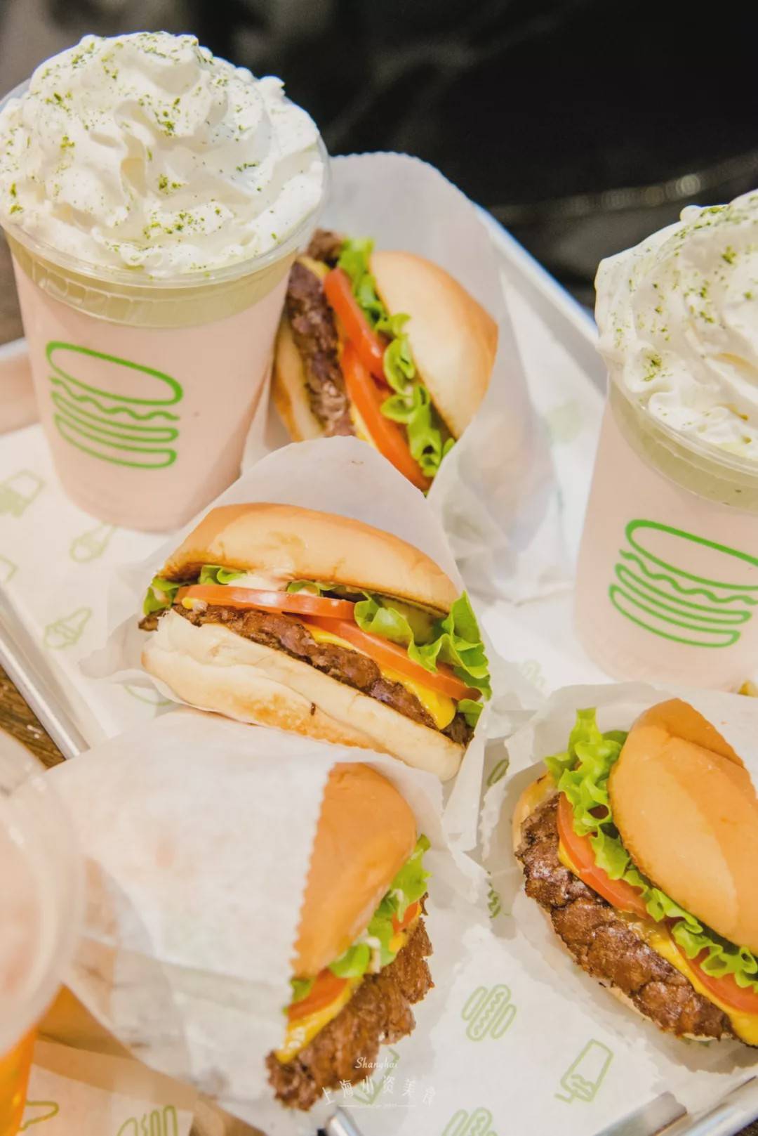 和帝国大厦自由女神像并成为纽约三宝的shake shack从去年开业到