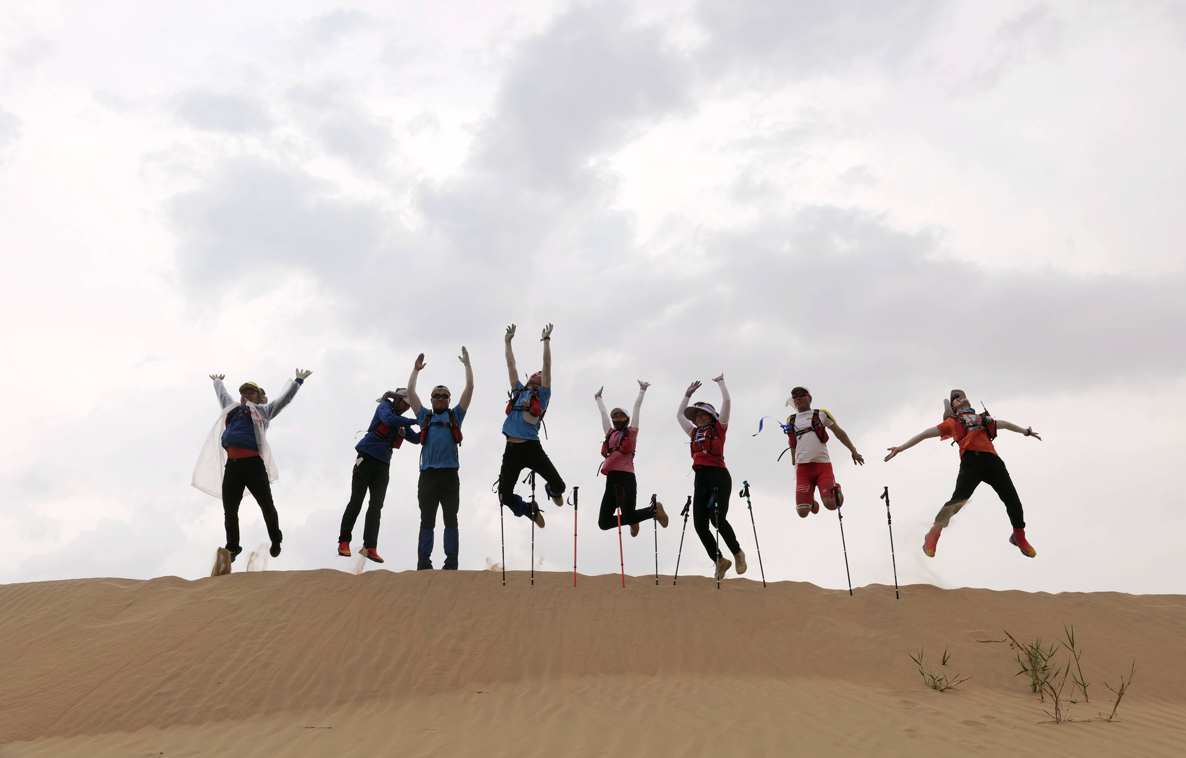 原创徒步穿越八百里库布其沙漠(3) 我们都是追梦人