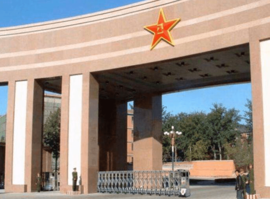 院目前住的人员比较复杂,但是大体上却也都是总参退一下来的一些干部