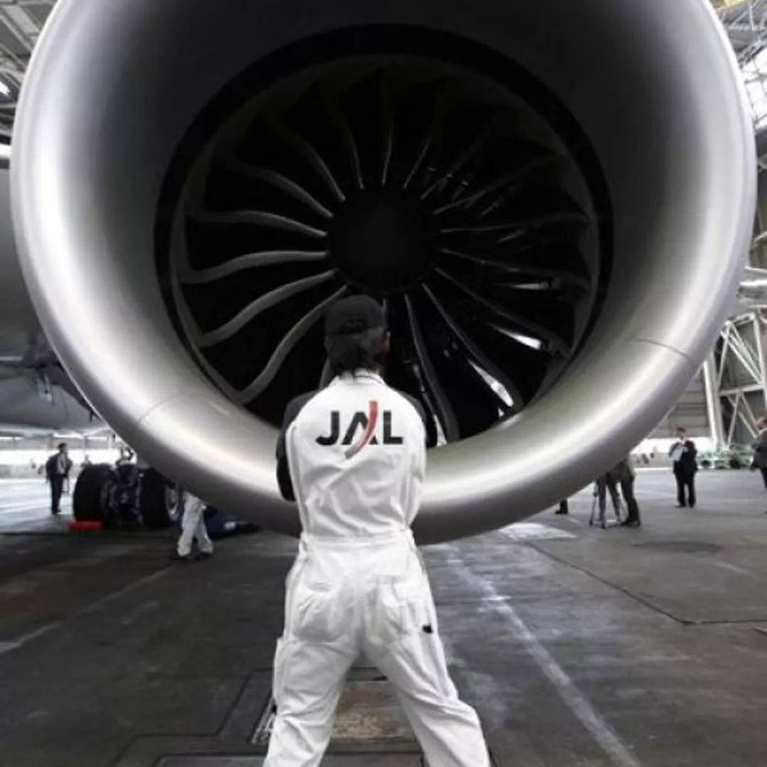 中压涡轮工作叶片腐蚀断裂导致787梦幻客机发生重大故障