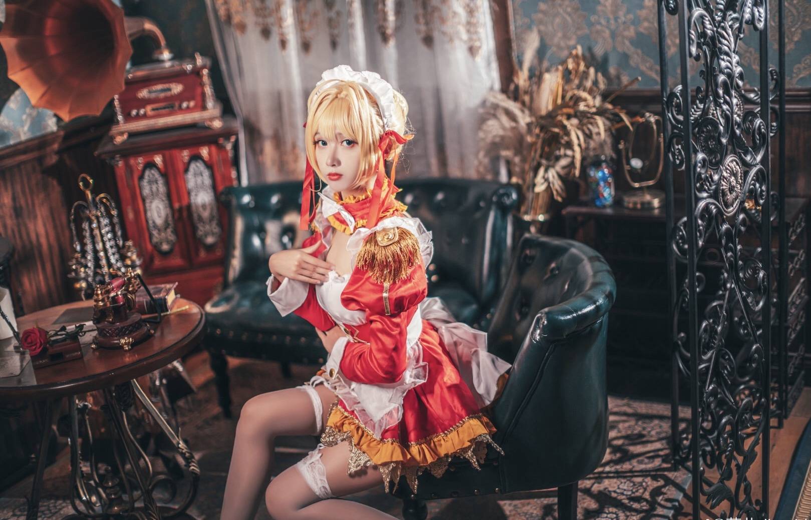 fgo尼禄克劳狄乌斯cos小姐姐这腿也太晃眼了吧