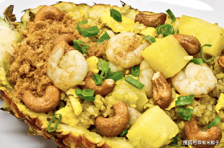 泰式菠萝海鲜炒饭,鲜甜多汁,粒粒分明,做法简单,一学就会!安排