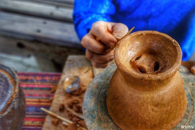 在新石器時代,中國黃河流域的陶器燒成溫度在800℃-1000℃,考慮到當時