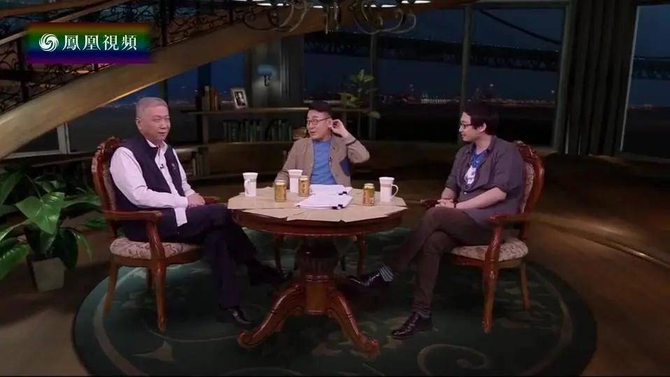 《锵锵三人行》正式开播,这一聊,就聊了18年.