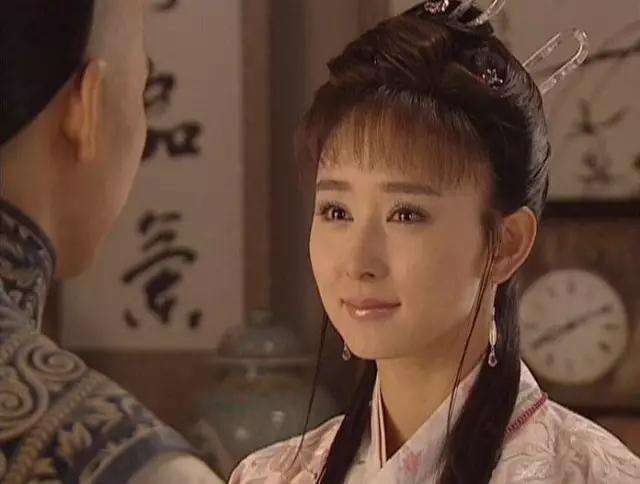 《康熙秘史》里的青格儿我见犹怜;《孝庄秘史》里的苏茉儿,漂亮又机灵