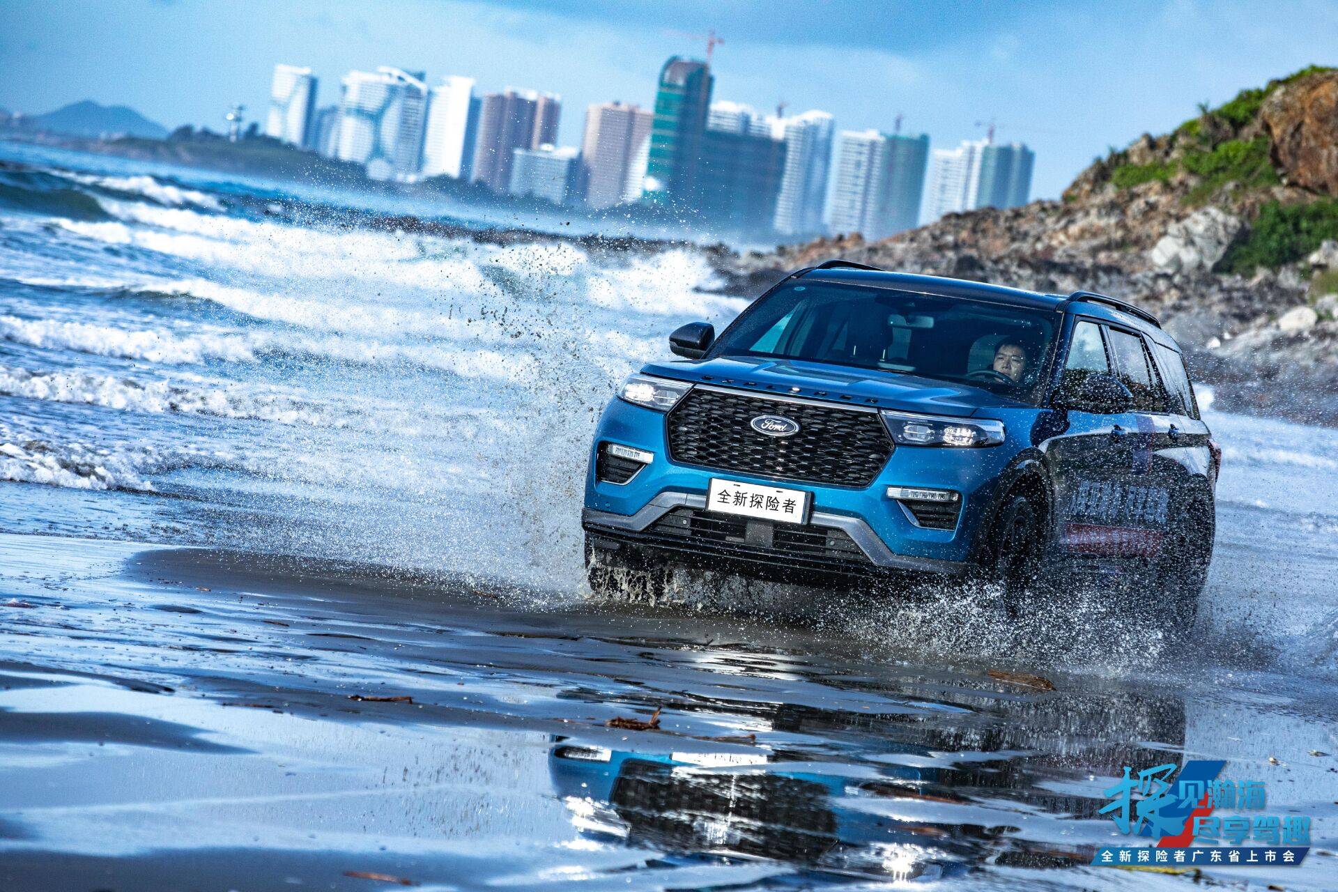 全新第六代福特探险者率先在40万元级全系采用新一代豪华性能纵置后驱