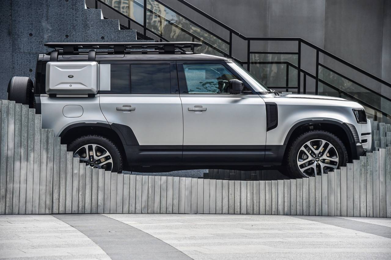 登陆港汇恒隆广场 全新路虎卫士110华东首秀