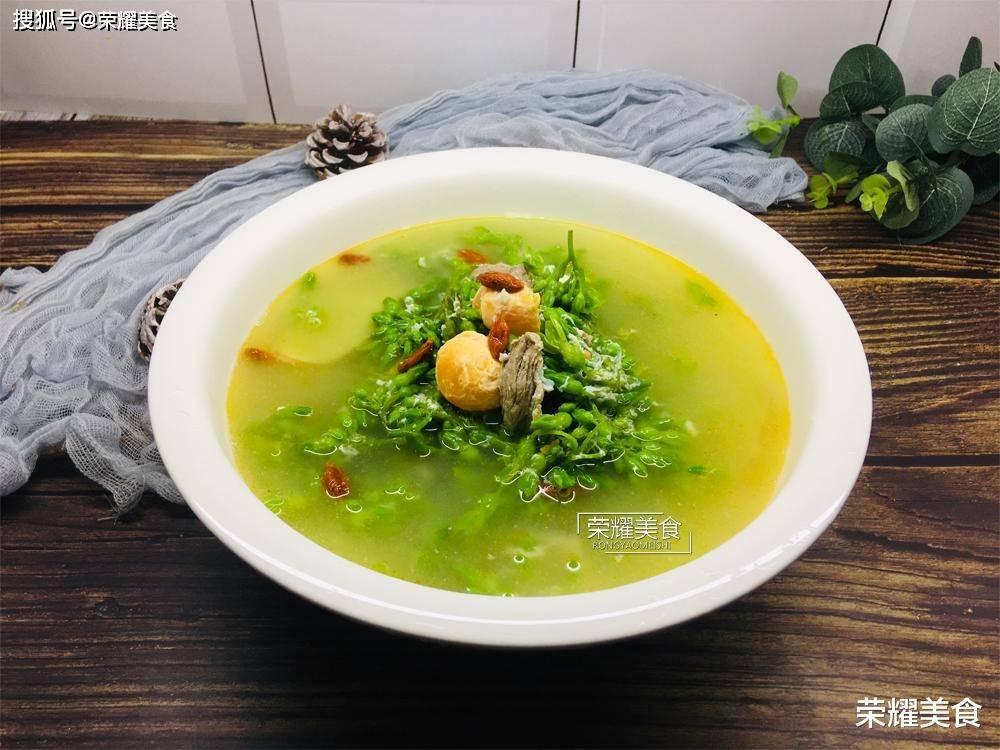 它叫夜兰花,很多地方叫法不一样,有的叫地方叫夜来香,夜兰香,千里香等